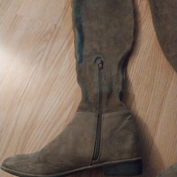 Boots size 9 spring - Picture 3 of 4
